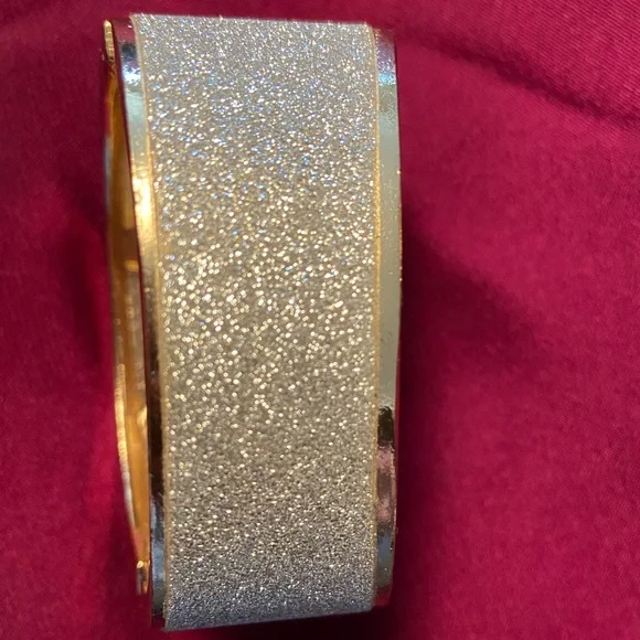 💥💥❤️3 cuff bracelets for only $25💥❤️💥. 2 in gold tone, 1 in silver tone! - Picture 2 of 10